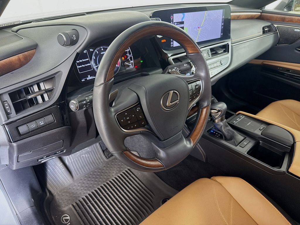 2022 Lexus ES  9