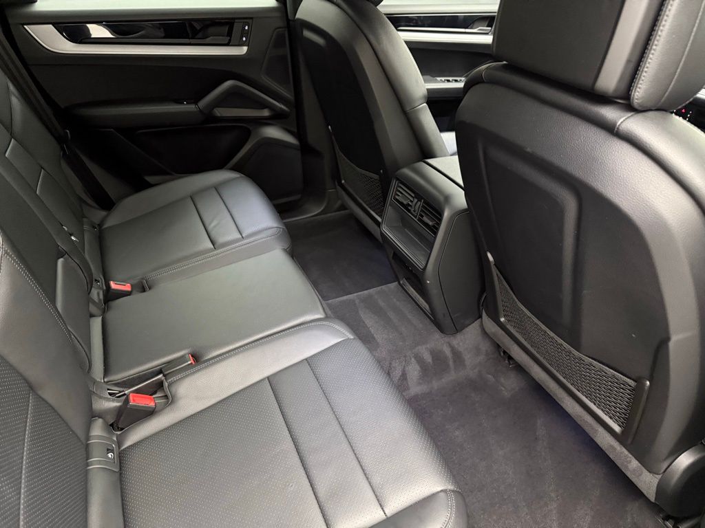 Thumbnail: 2024 Porsche Cayenne - 29