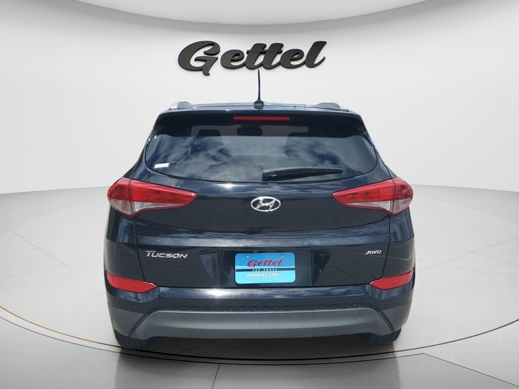 Used 2017 Black Hyundai SE image 6
