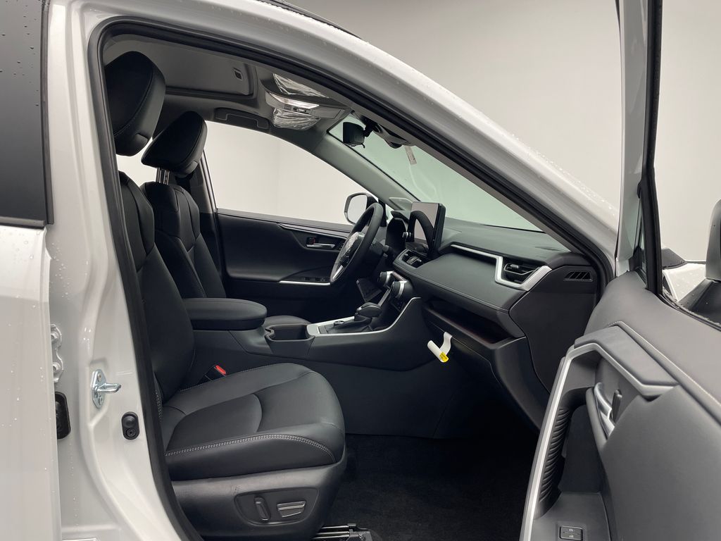 Thumbnail: 2025 Toyota RAV4 - 17