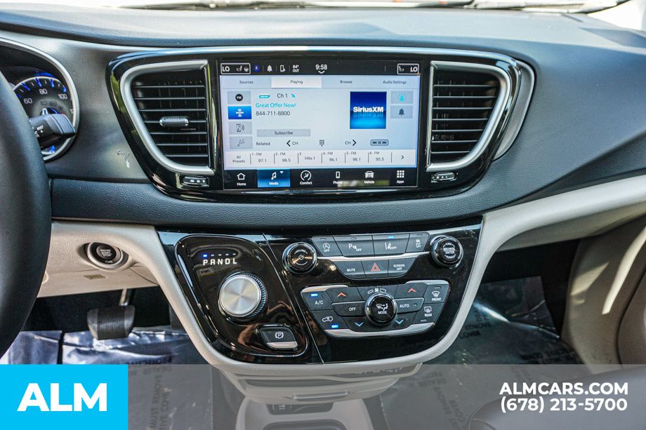 2024 Chrysler Pacifica Touring L photo 38