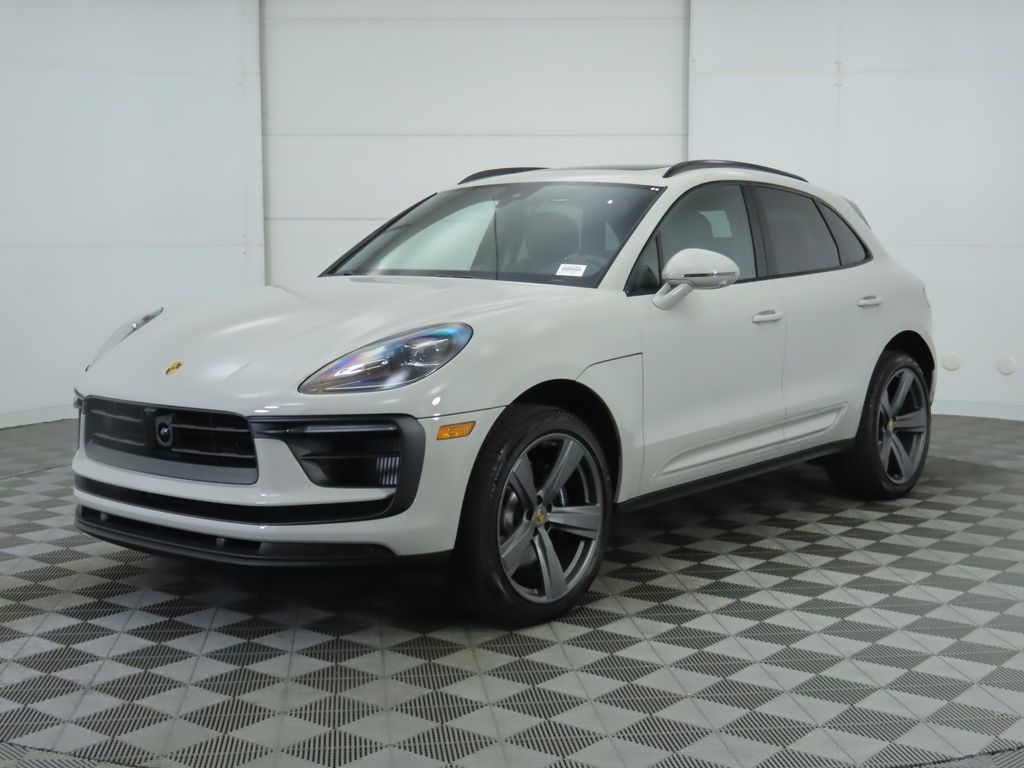 Thumbnail: 2025 Porsche Macan - 1