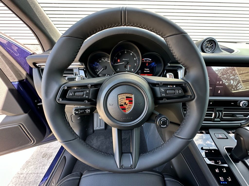 Thumbnail: 2026 Porsche Macan - 16