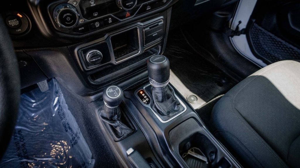 Used 2023 Jeep Gladiator Sport 4D Crew Cab