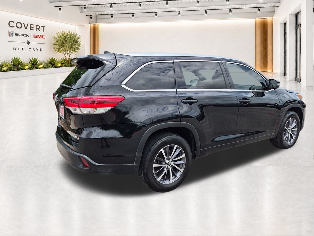 Used Car 2017 Toyota Highlander  Xle For Sale Under $20,000 In Austin, Texas
