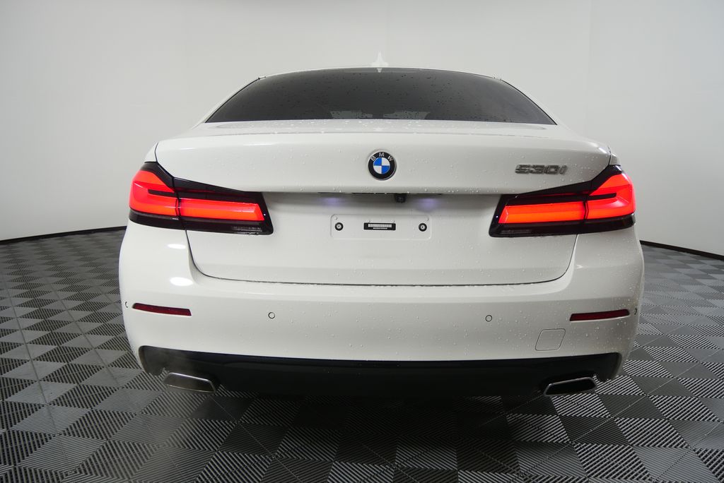 Thumbnail: 2023 BMW 5 Series - 4