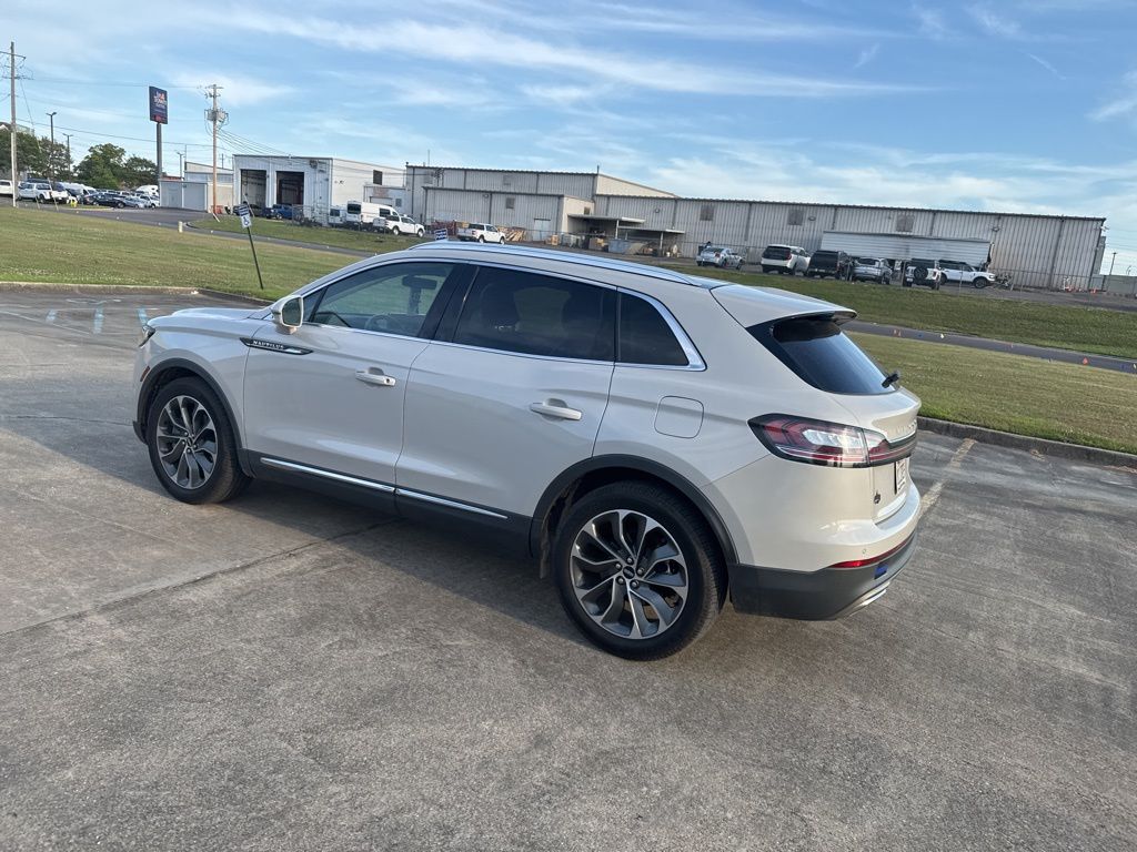 2022 Ceramic Pearl Metallic Tinted Clearcoat Lincoln Nautilus Reserve FWD SUV