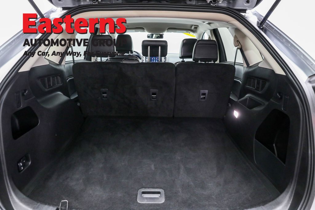 Used 2024 Silver Ford SEL image 9