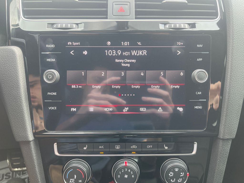 2021 Volkswagen Golf Gti 2.0T SE photo