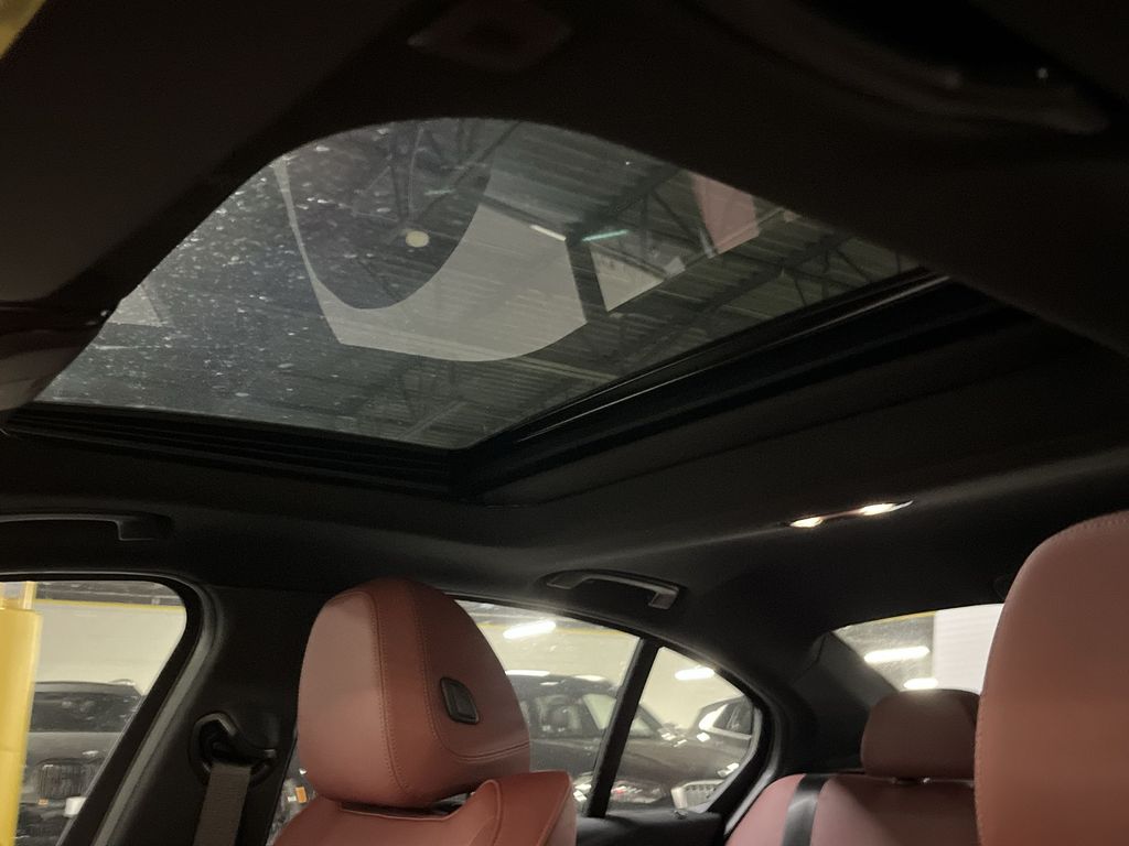 Thumbnail: 2025 BMW 3 Series - 22