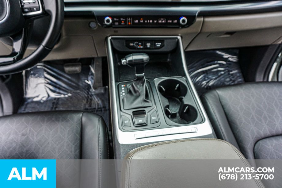 Used 2025 White Kia LXS image 46