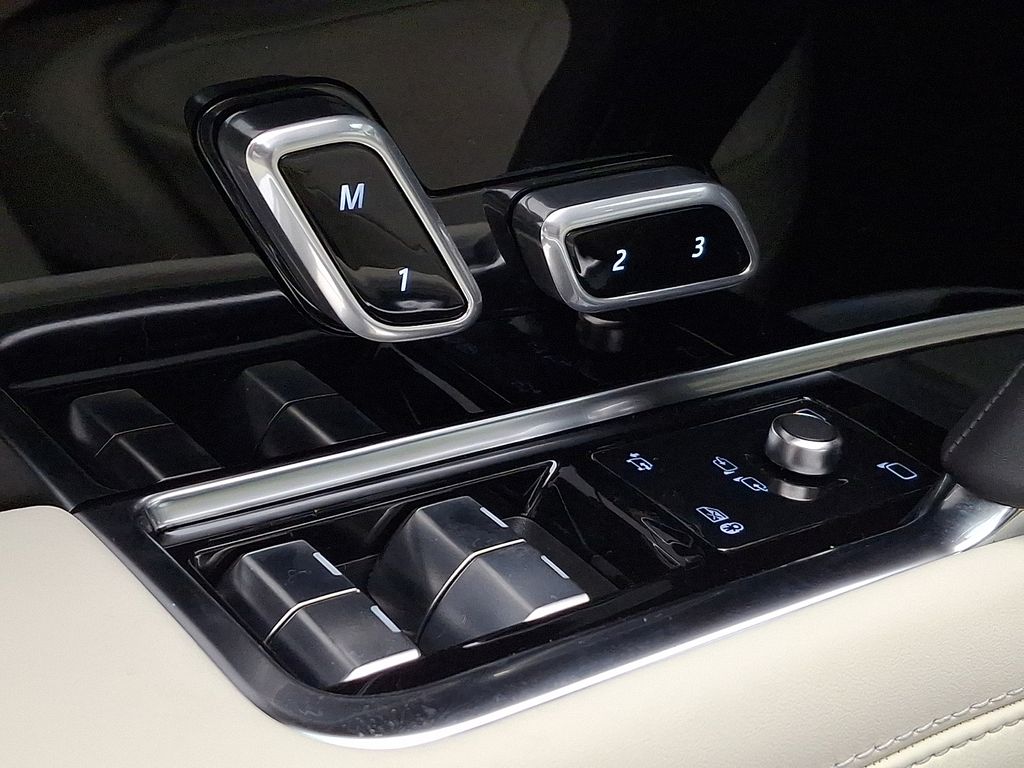 Thumbnail: 2026 Land Rover Range Rover - 20