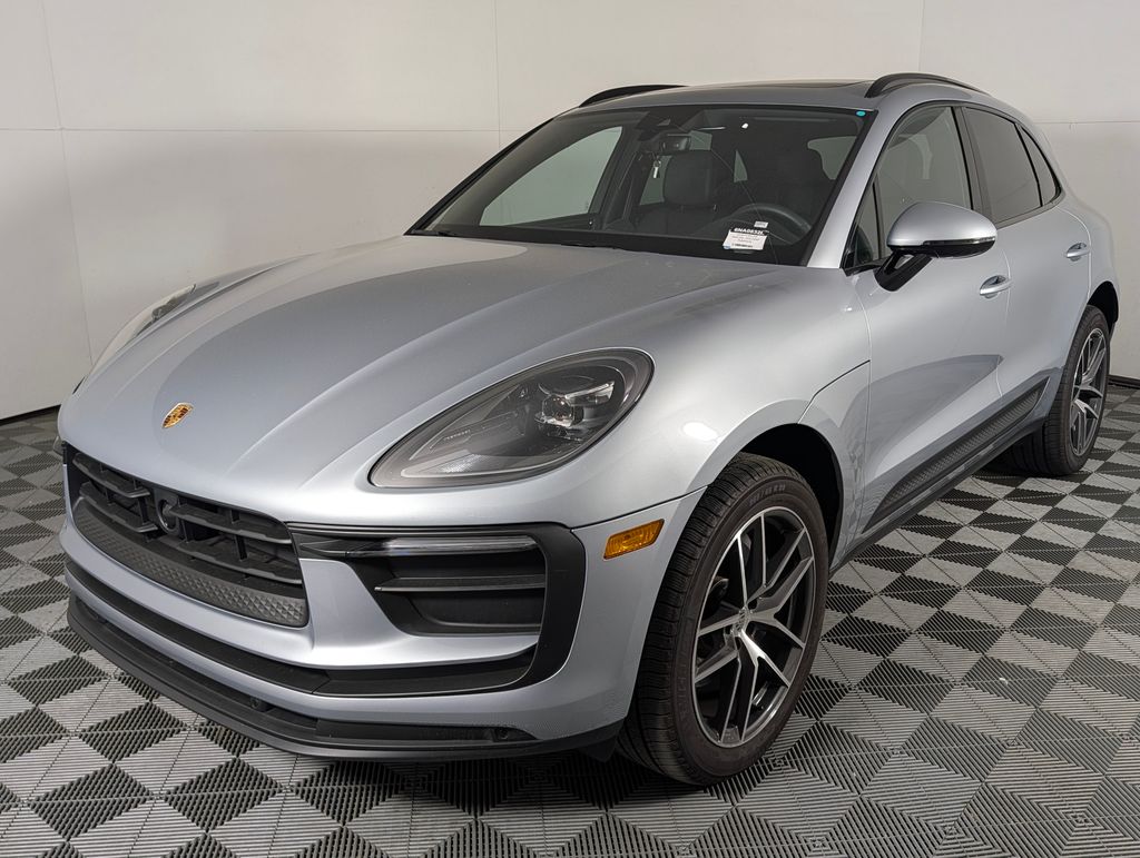 Dolomite Silver Metallic 2026 Porsche Macan AWD SUV / Crossover All-Wheel Drive 7-Speed Automatic