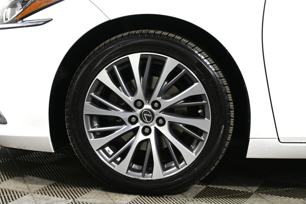 Thumbnail: 2021 Lexus ES - 12