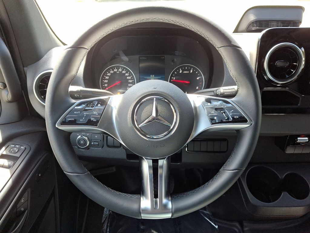 Thumbnail: 2025 Mercedes-Benz Sprinter - 15
