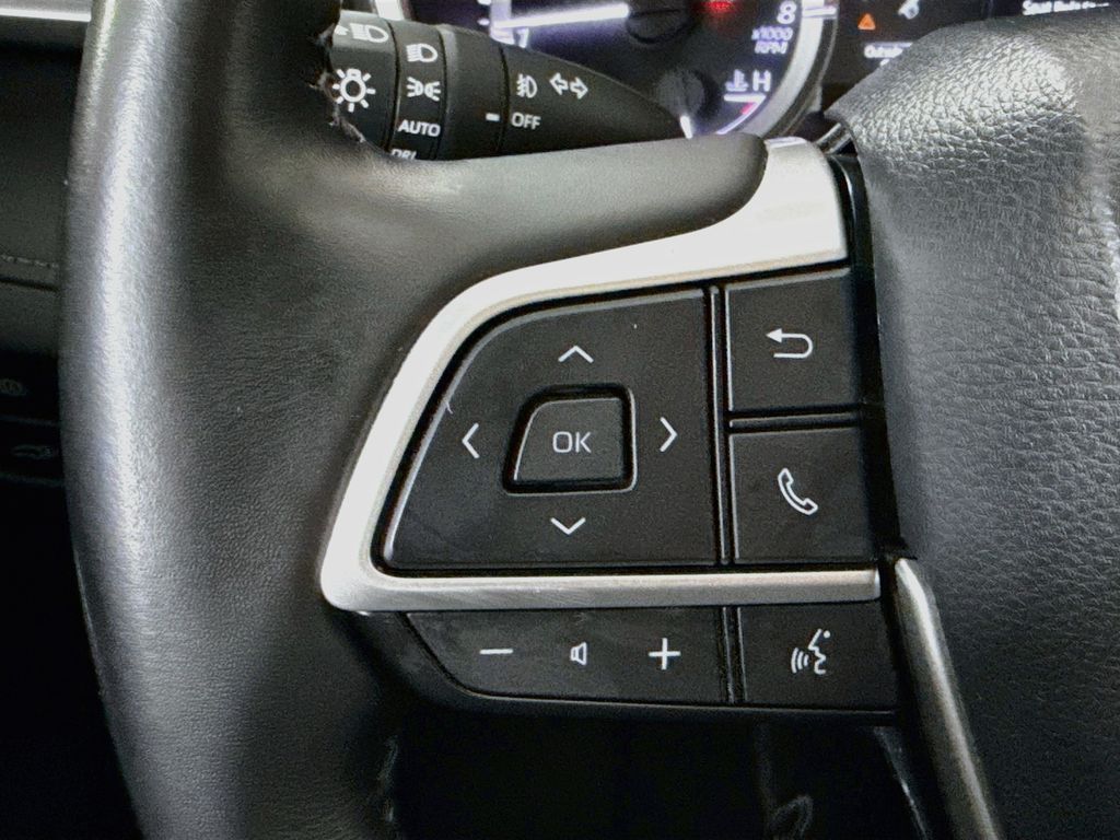 Thumbnail: 2023 Toyota Highlander - 11