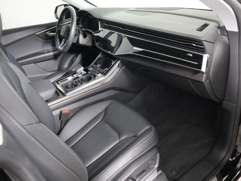 Thumbnail: 2022 Audi Q8 - 18