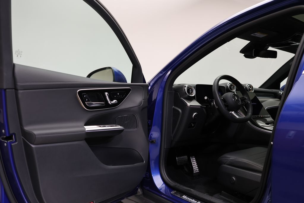 Thumbnail: 2025 Mercedes-Benz GLC - 31