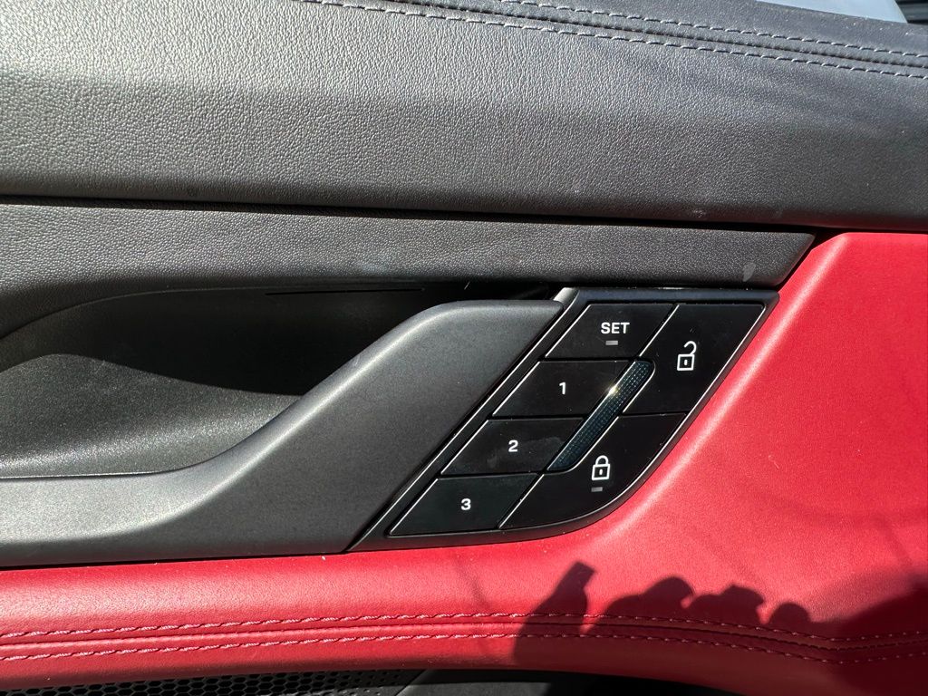 Thumbnail: 2022 Porsche Taycan - 19