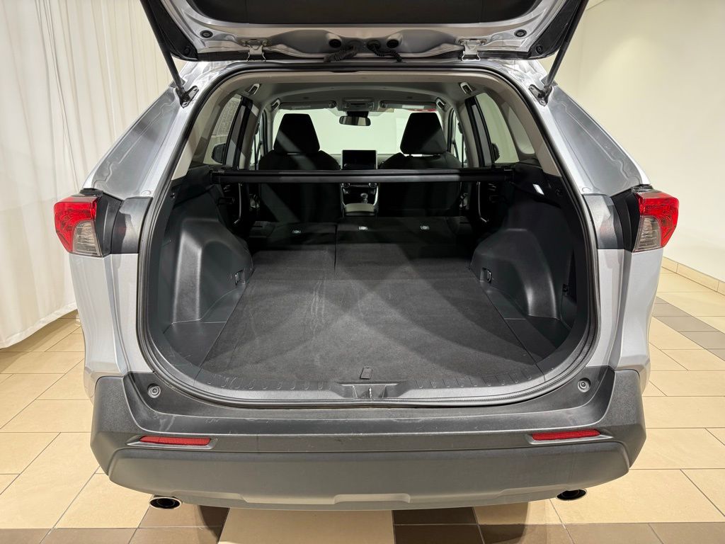 2024 Toyota RAV4 XLE 9
