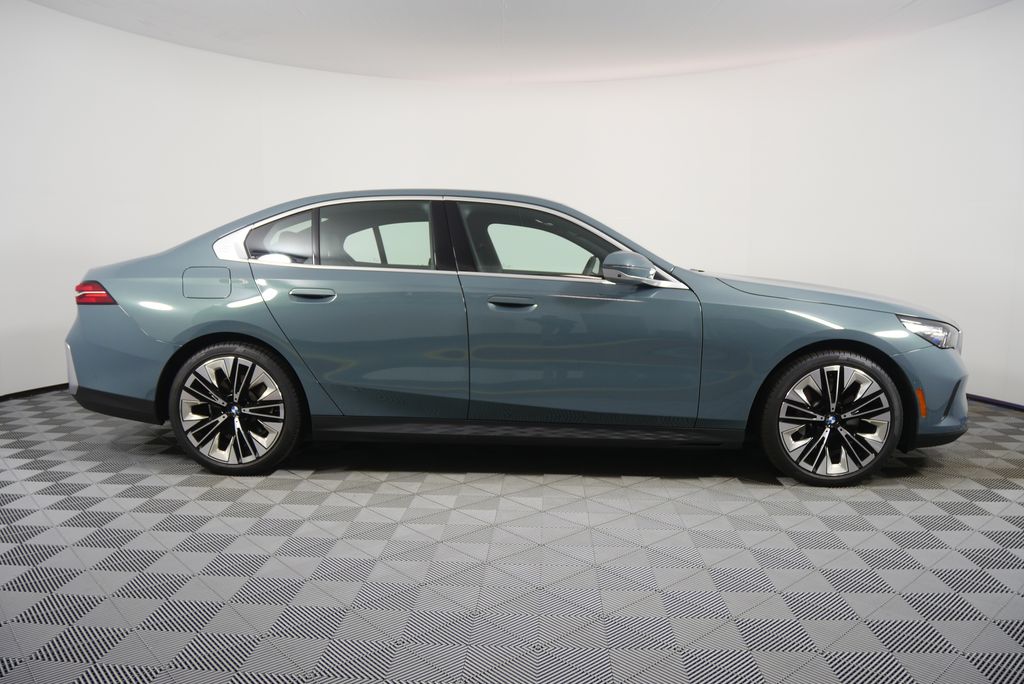 Thumbnail: 2025 BMW 5 Series - 2