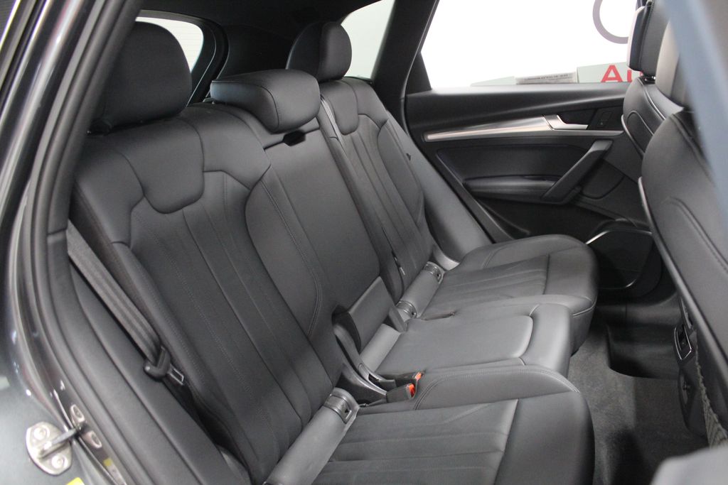 Thumbnail: 2020 Audi Q5 - 32