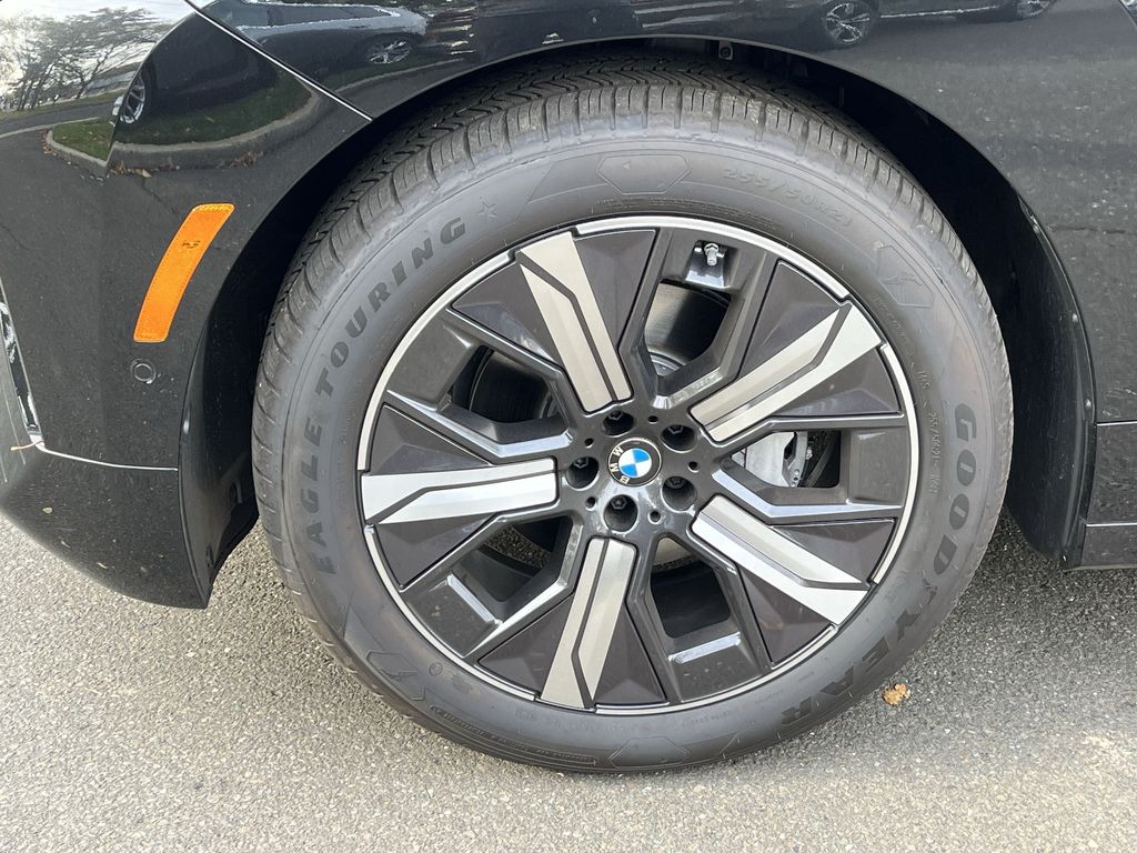 Thumbnail: 2026 BMW iX - 10