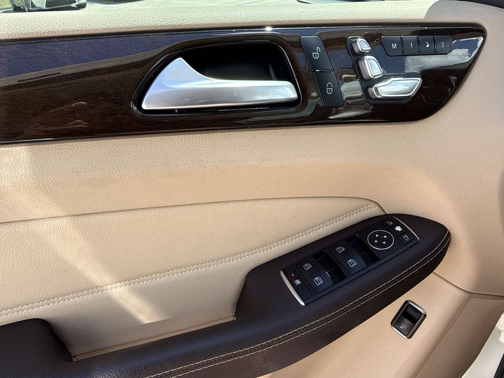 Thumbnail: 2017 Mercedes-Benz GLE - 29