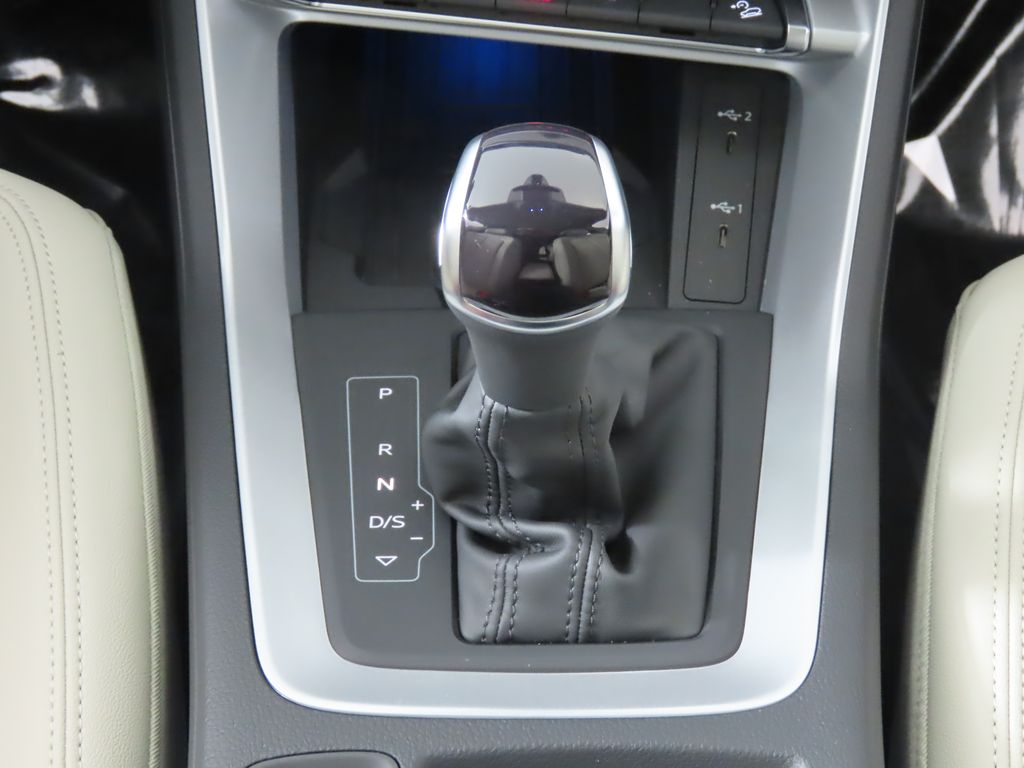 Thumbnail: 2025 Audi Q3 - 23