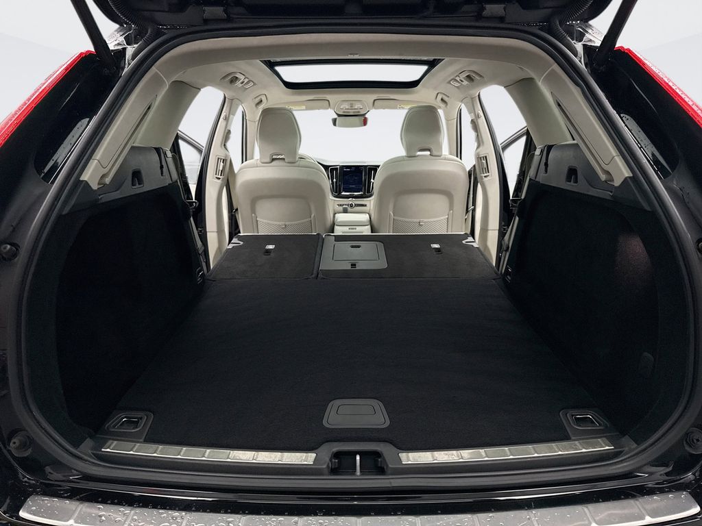 Thumbnail: 2023 Volvo XC60 - 23