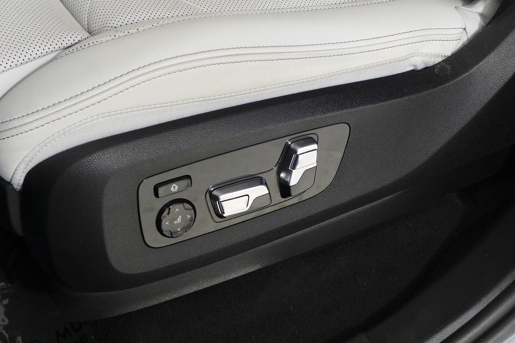 Thumbnail: 2024 BMW X7 - 24
