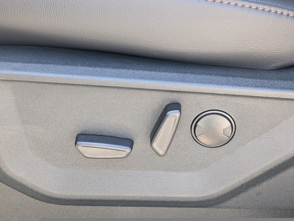 2025 Ford F-550 Chassis LARIAT