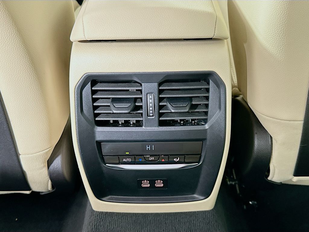 Thumbnail: 2025 BMW 3 Series - 26