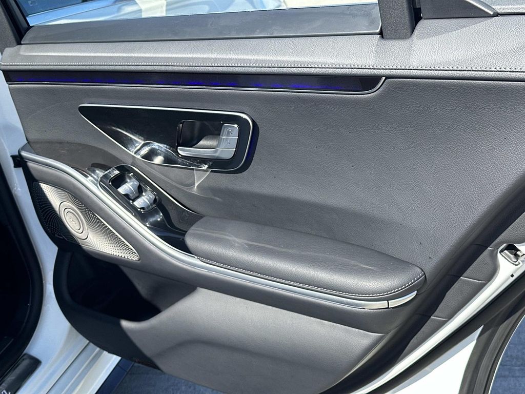 Thumbnail: 2022 Mercedes-Benz S-Class - 22