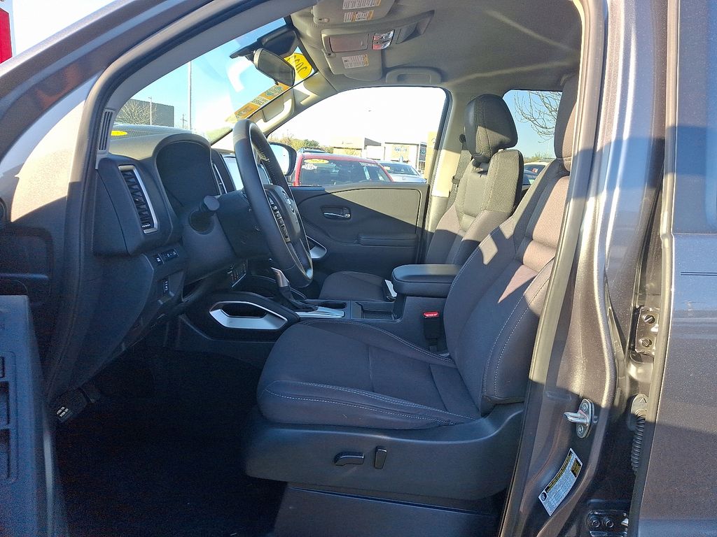 2022 Nissan Frontier SV 14