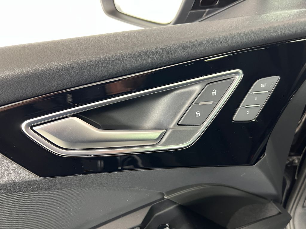 Thumbnail: 2023 Audi Q4 e-tron - 32