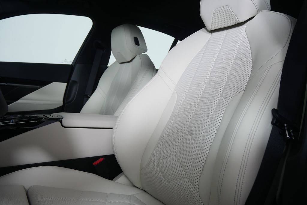 Thumbnail: 2026 BMW 5 Series - 11