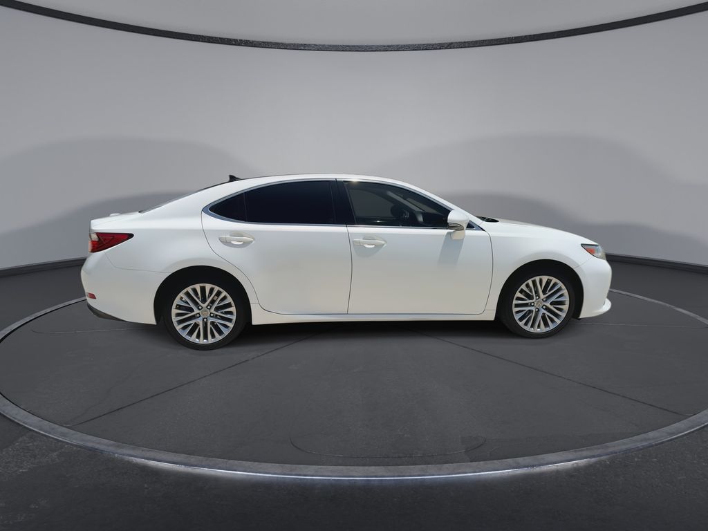 Thumbnail: 2015 Lexus ES - 9