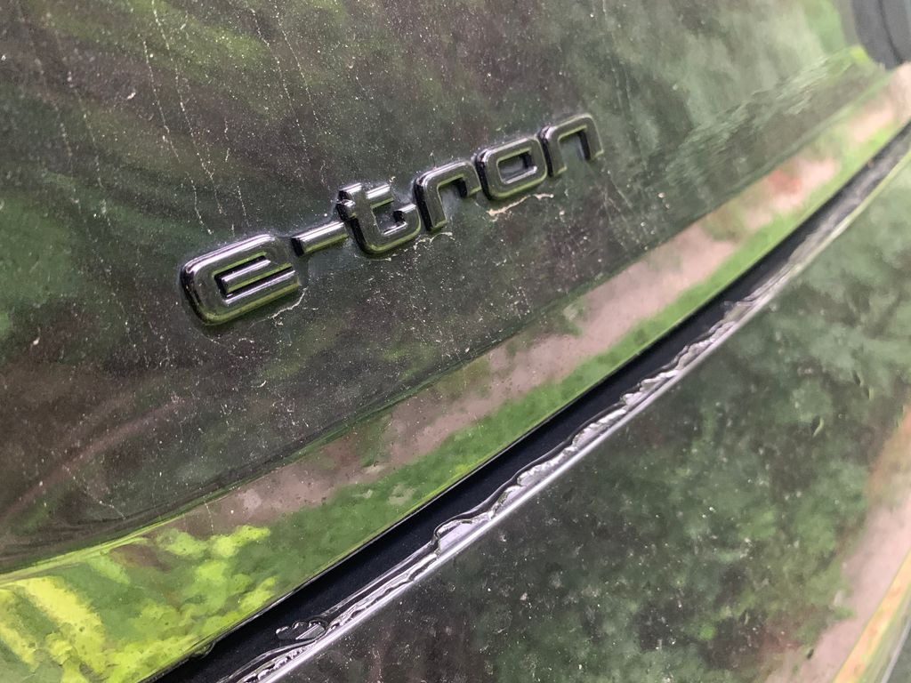 Thumbnail: 2023 Audi e-tron - 6