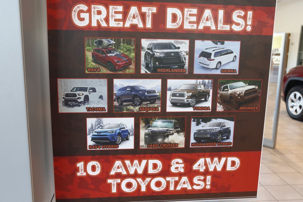 Used 2022 Blue Ram Laramie image 29