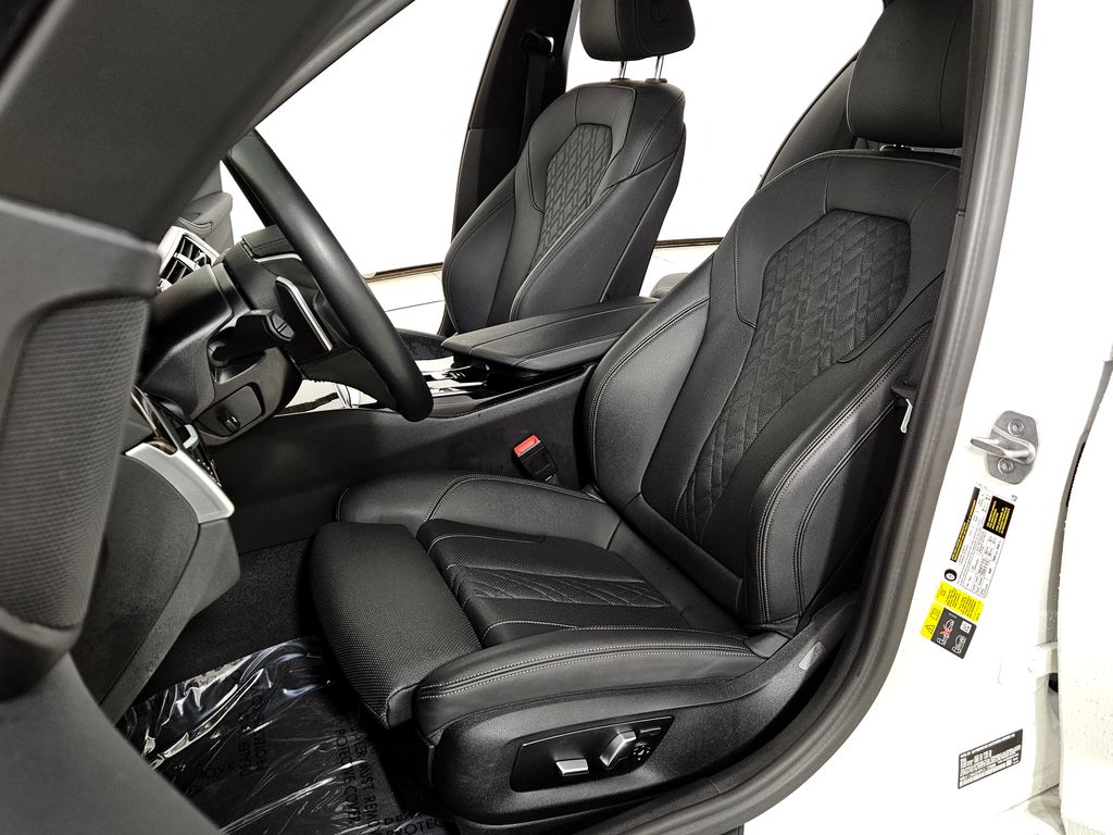 Thumbnail: 2023 BMW 5 Series - 22