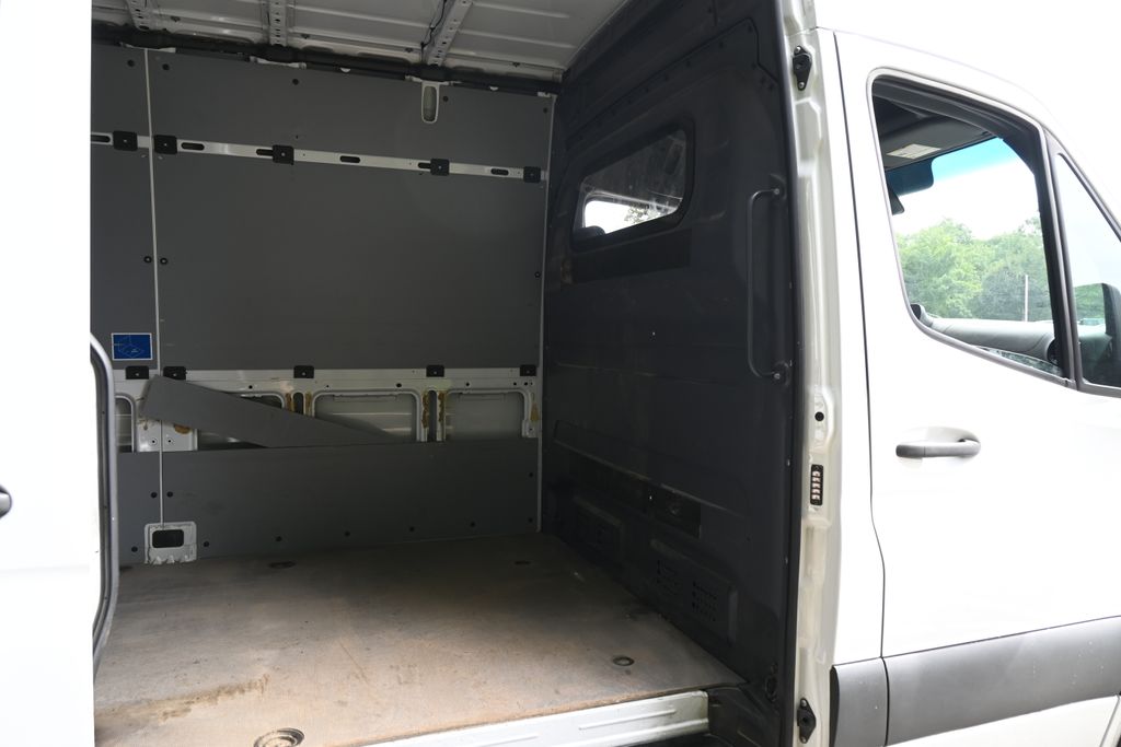 Thumbnail: 2021 Mercedes-Benz Sprinter - 8