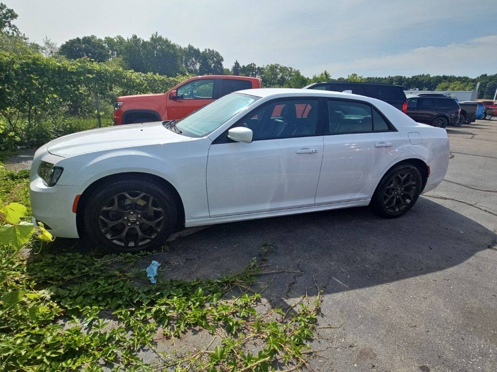Bright White Clearcoat 2018 Chrysler 300 Sedan All-Wheel Drive 8-Speed Automatic