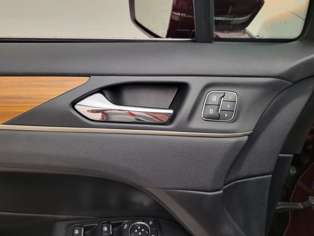 Thumbnail: 2019 Lincoln MKC - 28