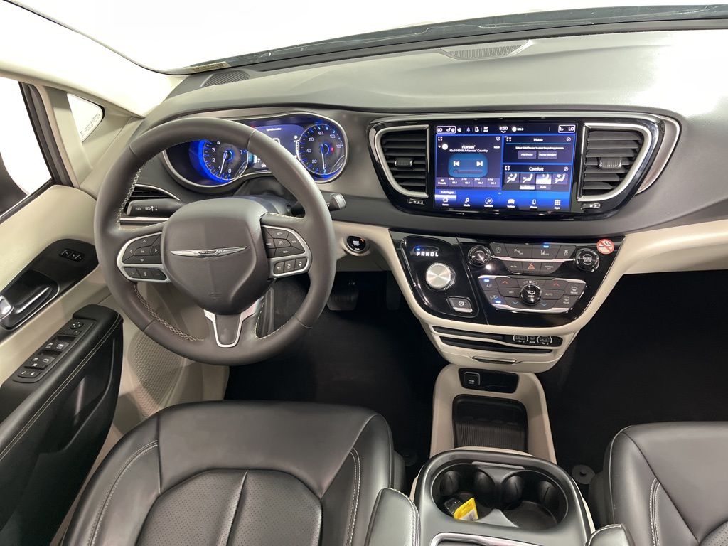 2023 Chrysler Pacifica Touring L 13