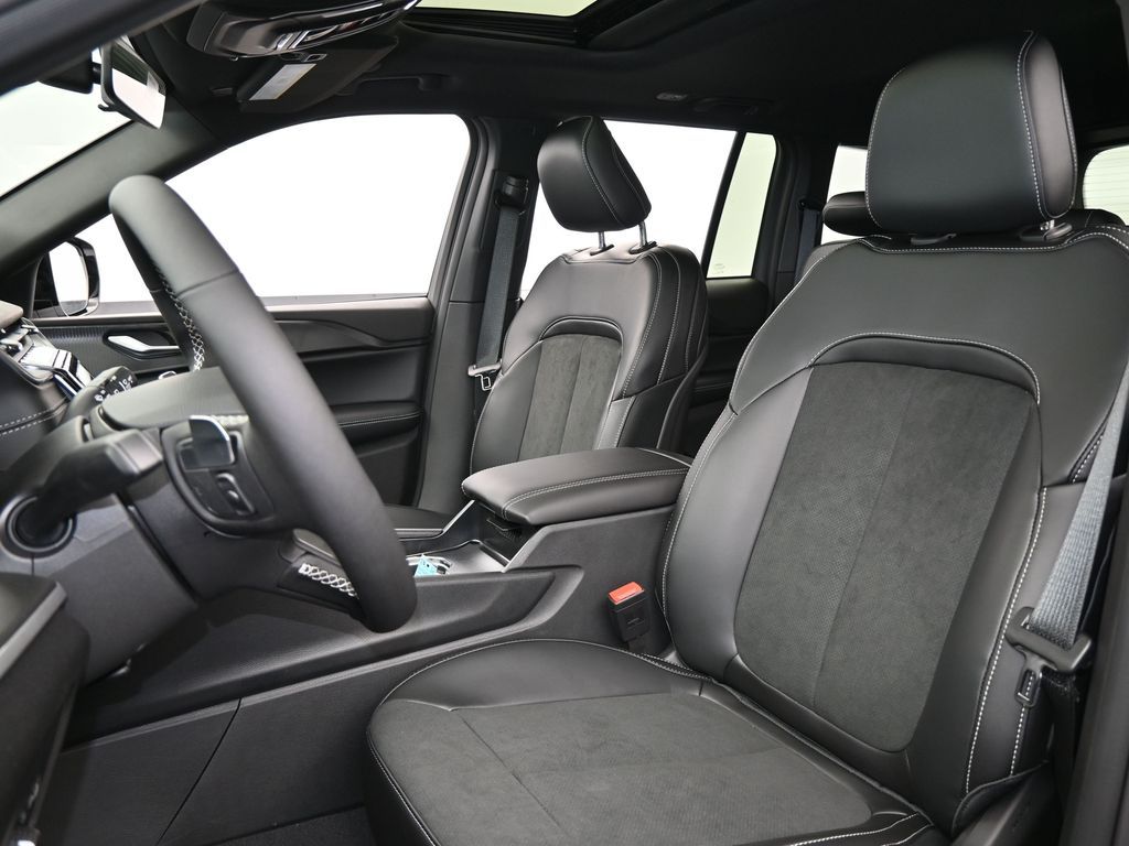 Used 2025 Bright White Clearcoat Jeep Altitude X image 10