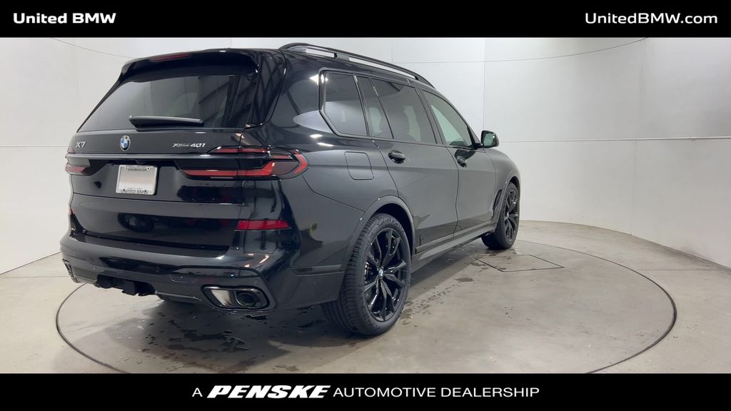 Thumbnail: 2026 BMW X7 - 8