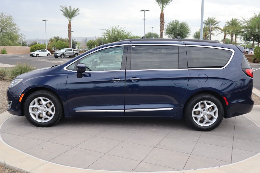 Thumbnail: 2017 Chrysler Pacifica - 8