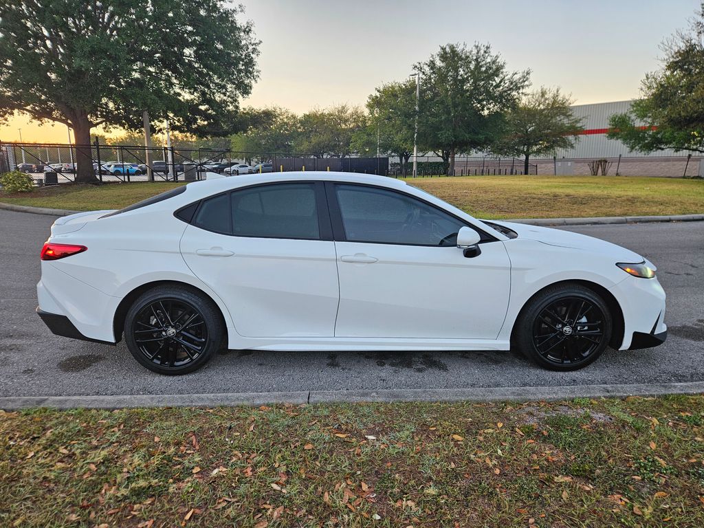 2025 Toyota Camry SE 6