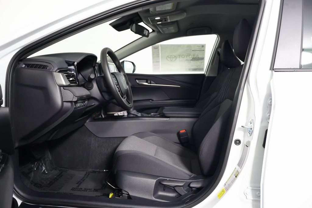 2025 Toyota Camry LE 5